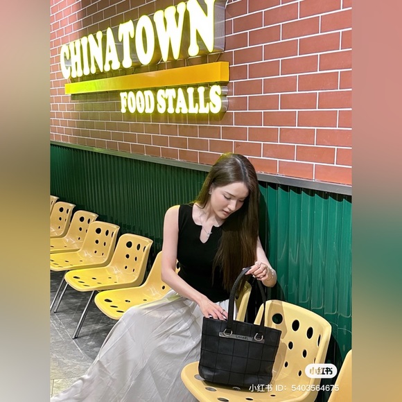 🔥SALE🔥 100% Authentic Vintage Chanel Chocolate Bar Tote - Picture 8 of 8